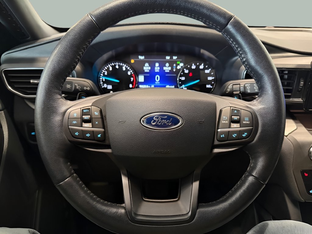 Used 2020 Ford Explorer XLT w/ Equipment Group 202A AWD/4WD image 21