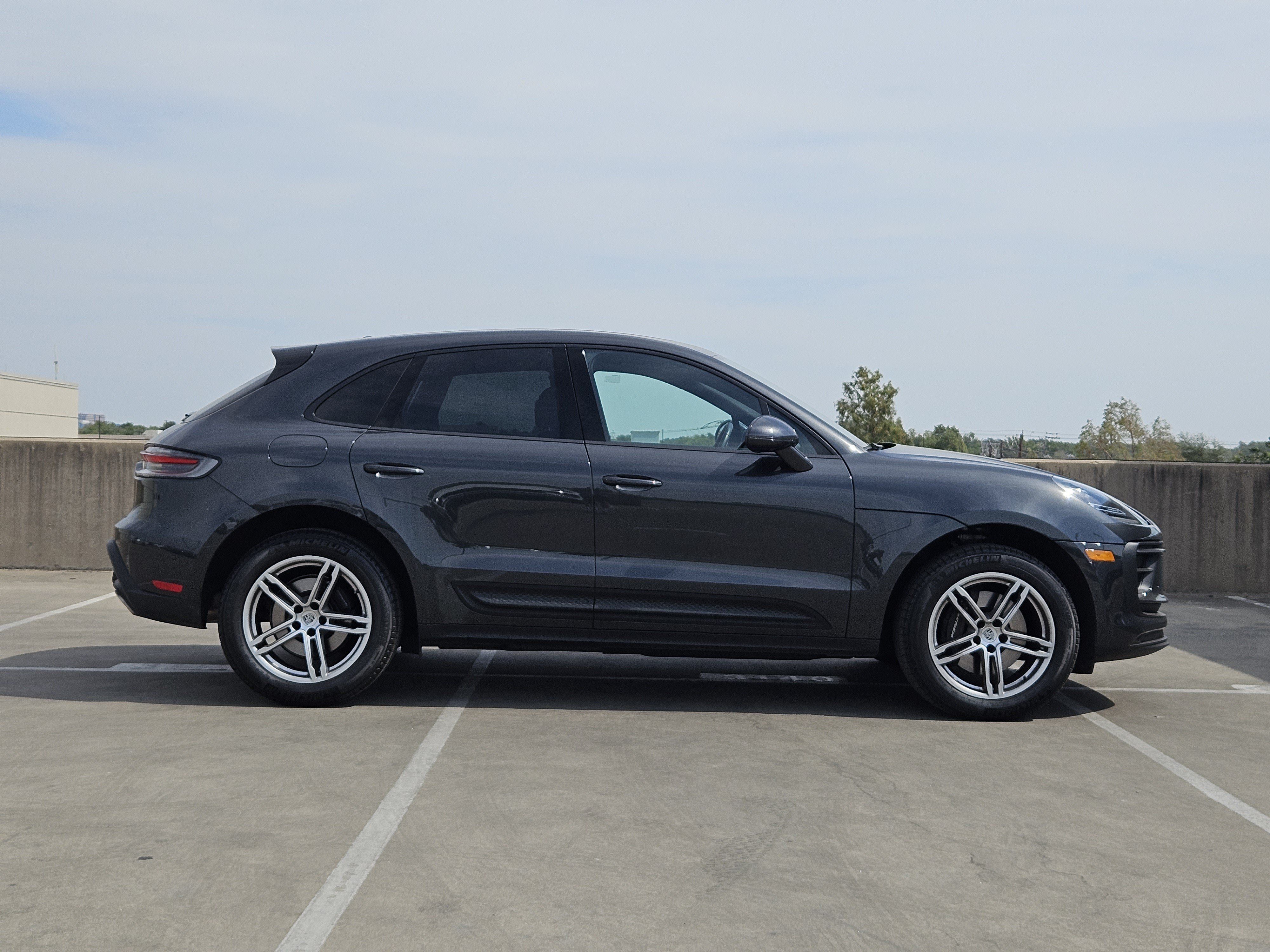 Certified 2026 Porsche Macan AWD/4WD image 9
