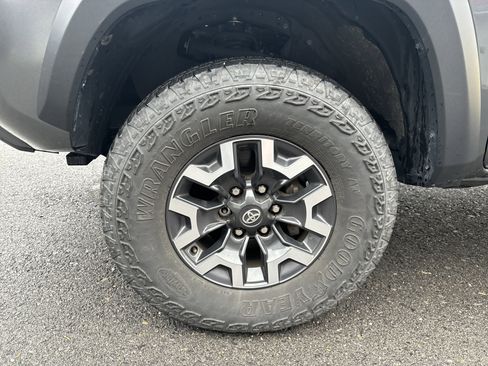 Used 2023 Toyota Tacoma TRD Off-Road image 10