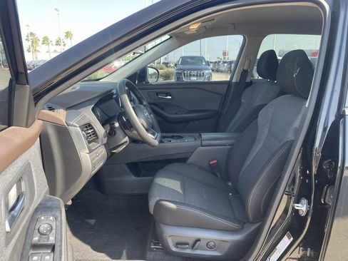 Certified 2022 Nissan Rogue SV image 13