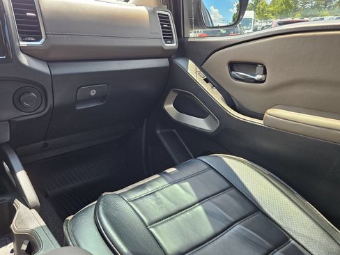 Used 2022 Nissan Frontier SV w/ Graphics Package AWD/4WD image 11
