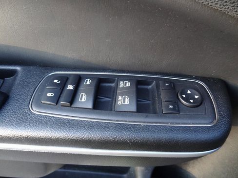 Used 2023 Chrysler 300 Touring image 13