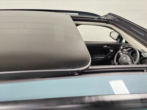 Used 2020 Volkswagen Tiguan SE w/ Panoramic Sunroof Package AWD/4WD image 6