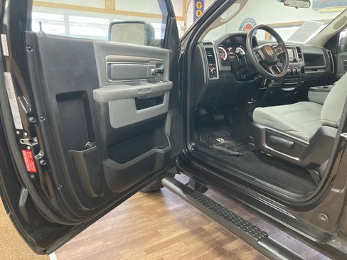 Used 2017 RAM 1500 Express w/ Black Ram 1500 Express Group image 10