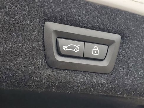 Used 2019 BMW 530i w/ Convenience Package image 36