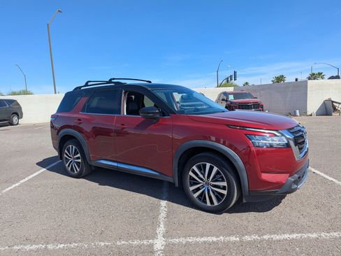 Used 2022 Nissan Pathfinder Platinum w/ Cargo Package image 6