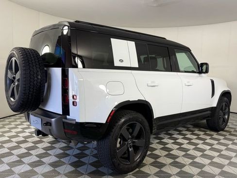 Used 2024 Land Rover Defender 110 X-Dynamic SE image 7