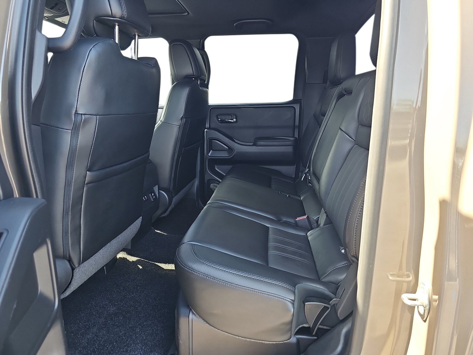 Used 2022 Nissan Frontier PRO-4X w/ Pro-4X Premium Package AWD/4WD image 11