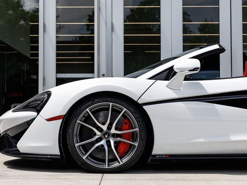 Used 2019 McLaren 570S Spider image 14