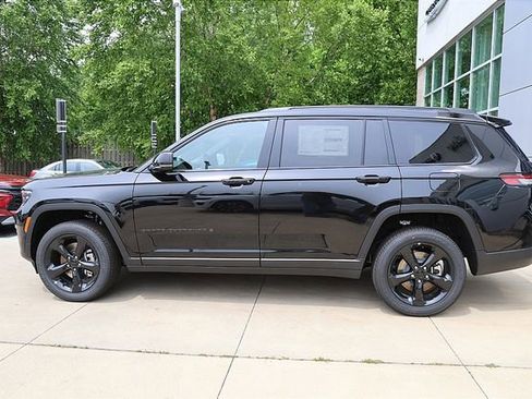 New 2025 Jeep Grand Cherokee L Altitude image 3