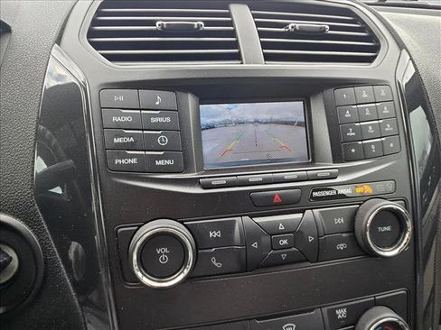 Used 2019 Ford Explorer Base image 10