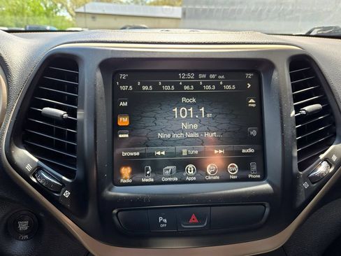 Used 2018 Jeep Cherokee Limited w/ High Altitude Package AWD/4WD image 23