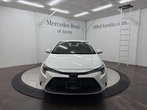 Used 2020 Toyota Corolla LE image 2