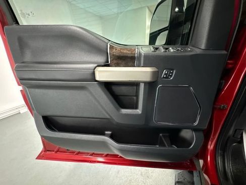 Used 2022 Ford F250 Lariat w/ Black Appearance Package AWD/4WD image 12