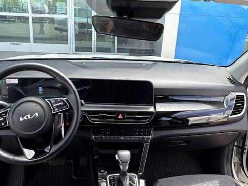Used 2025 Kia Seltos S FWD image 9