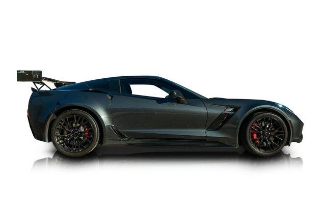 Used 2019 Chevrolet Corvette Z06 RWD image 2