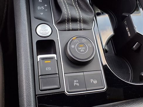 Used 2023 Volkswagen Atlas Cross Sport SEL Premium R-Line image 32