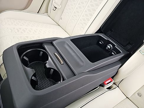 New 2025 Bentley Flying Spur Plug-In Hybrid image 35