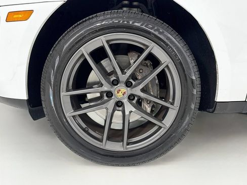 Certified 2023 Porsche Macan Turbo AWD/4WD image 11