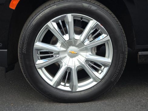 Used 2023 Chevrolet Suburban High Country w/ Advanced Technology Package image 29