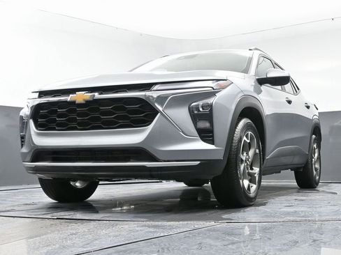 Used 2024 Chevrolet Trax LT image 44