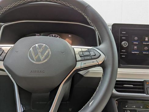 New 2025 Volkswagen Taos SE image 15