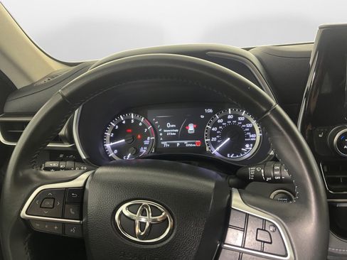 Used 2024 Toyota Highlander XLE image 13