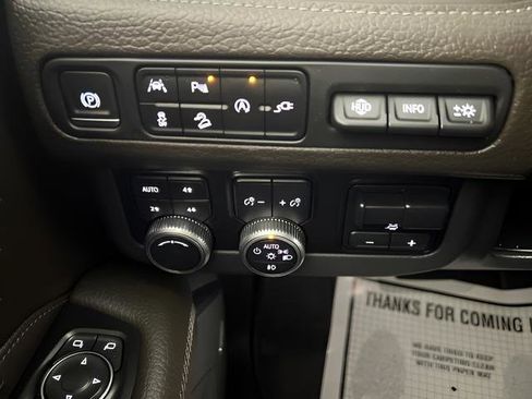 Used 2021 GMC Yukon Denali w/ Denali Premium Package image 19