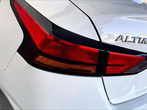 Certified 2025 Nissan Altima 2.5 SR image 27