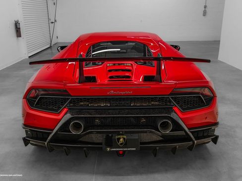 Used 2018 Lamborghini Huracan Performante AWD/4WD image 18
