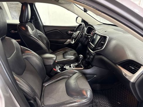 Used 2018 Jeep Cherokee Latitude Plus w/ Cold Weather Group image 14