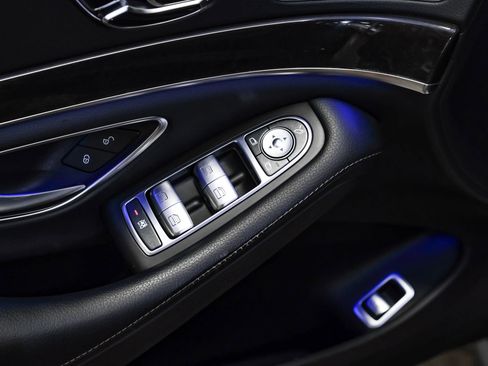 Used 2017 Mercedes-Benz S 550 Sedan image 37