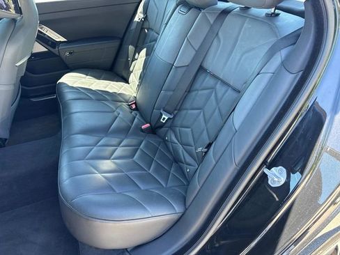 Used 2025 BMW 740i xDrive AWD/4WD image 15