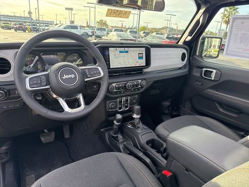 Certified 2025 Jeep Wrangler Unlimited Sahara w/ Safety Group image 19