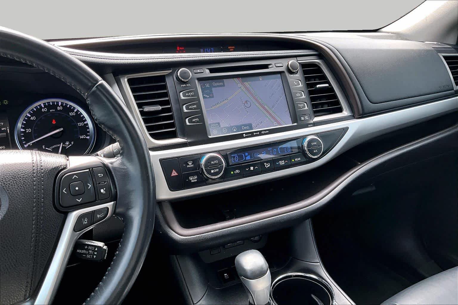 Used 2017 Toyota Highlander XLE FWD image 7