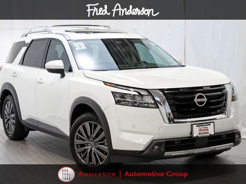 Used 2022 Nissan Pathfinder SL w/ SL Premium Package FWD image 1