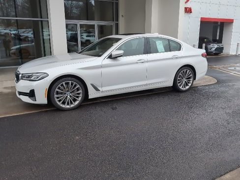 Used 2023 BMW 530i xDrive w/ Premium Package image 5