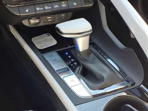 New 2026 Hyundai Elantra Limited FWD image 11