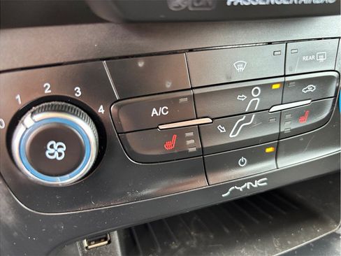 Used 2015 Ford Focus SE w/ Equipment Group 201A image 25