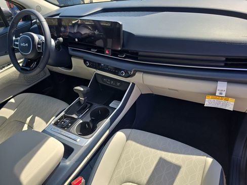 New 2026 Kia Carnival EX image 12