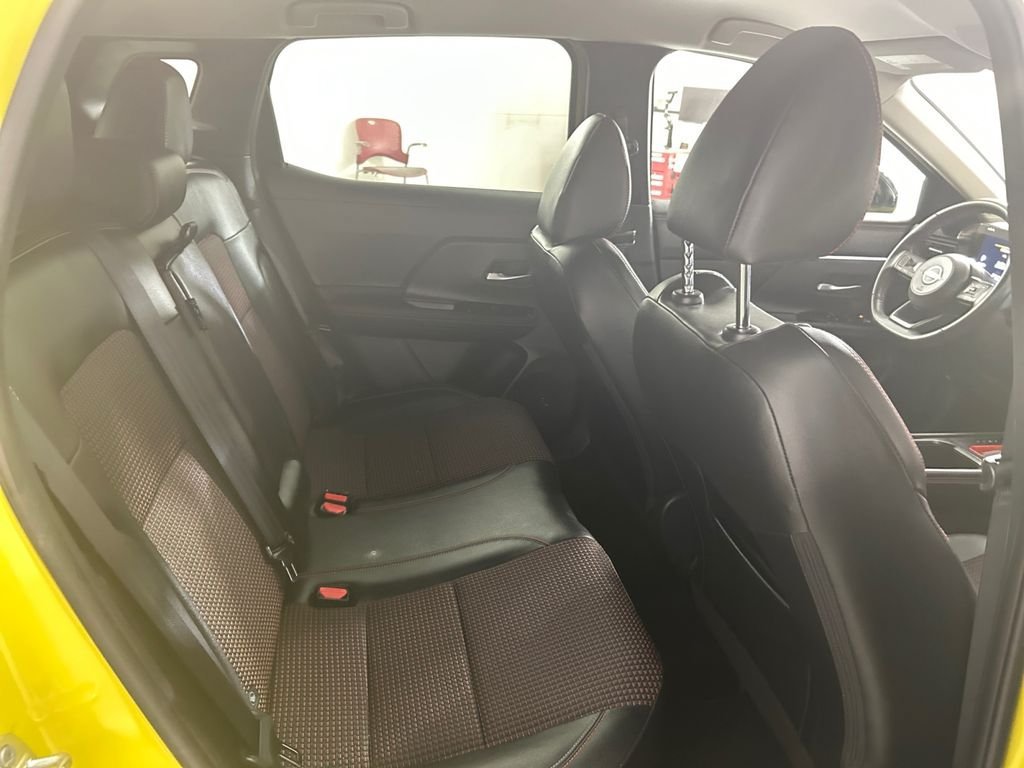 Used 2025 Nissan Kicks SR FWD image 17