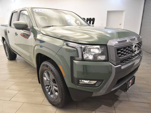 Used 2025 Nissan Frontier SV w/ SV Convenience Package RWD image 7