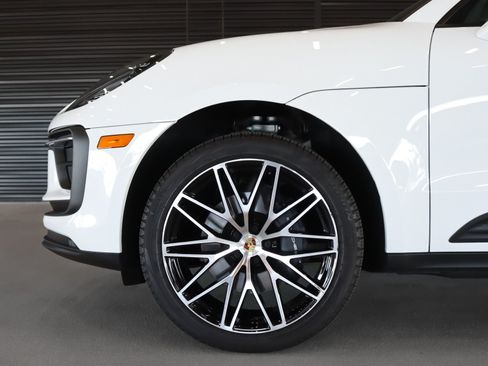 Certified 2026 Porsche Macan AWD/4WD image 12