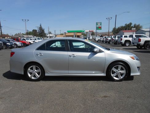 Used 2014 Toyota Camry SE w/ Fleet Convenience Package FWD image 2