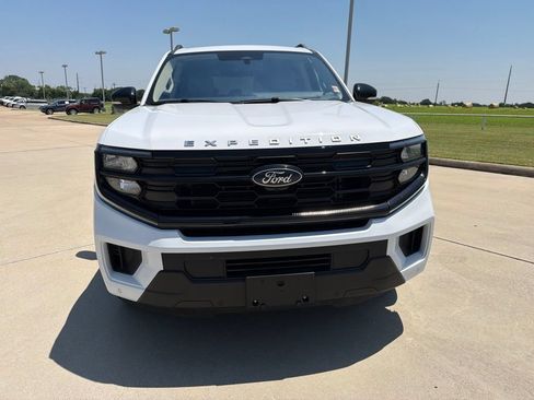 Used 2025 Ford Expedition Active AWD/4WD image 8