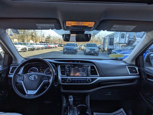 Used 2018 Toyota Highlander XLE image 43
