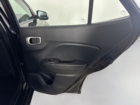 Used 2022 Hyundai Venue SE image 26