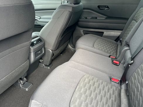 New 2025 Nissan Pathfinder SV image 12