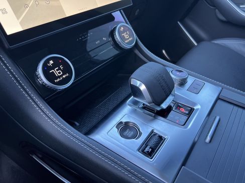 Certified 2025 Jaguar F-PACE R-Dynamic S image 27