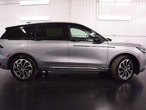 Used 2024 Lincoln Nautilus Reserve image 8